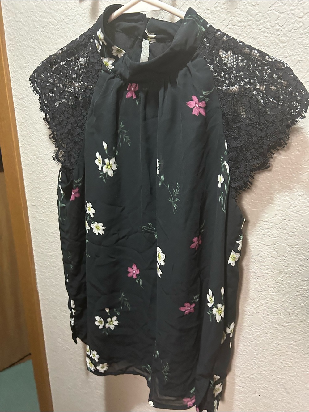 Vince Camuto Black Floral High-Neck Lace Cap Sleeve Camisole